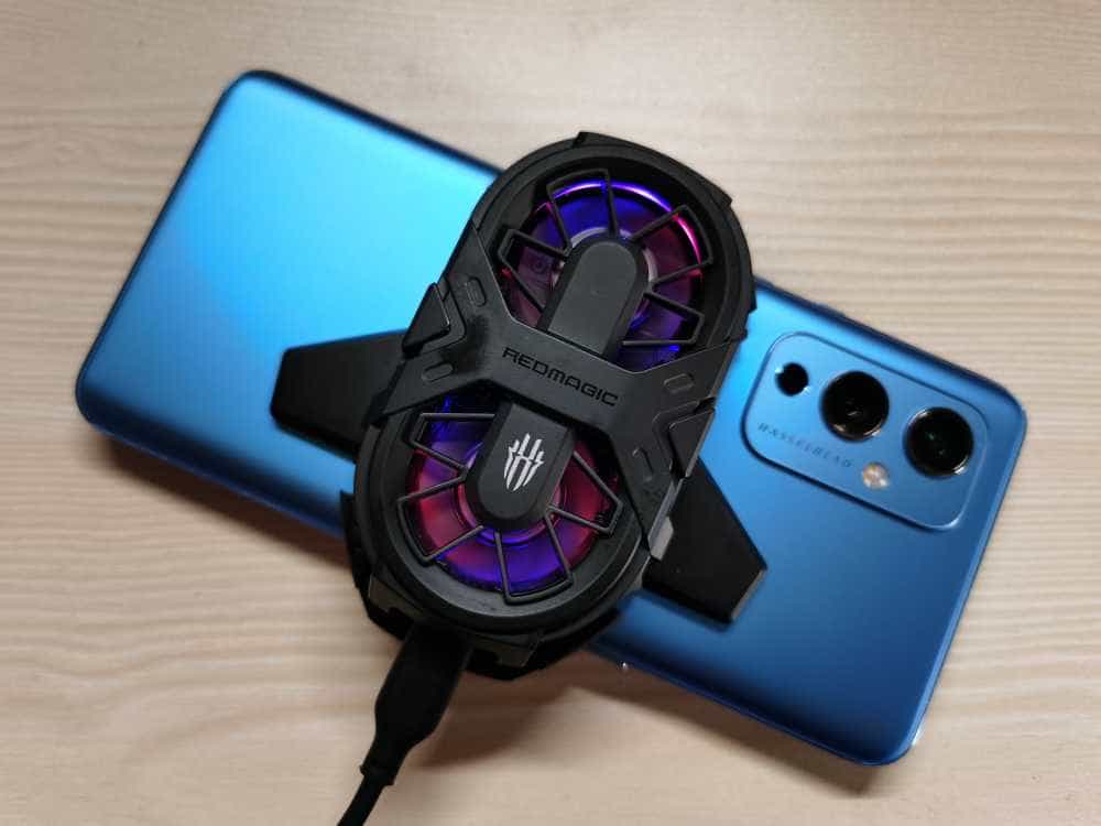 用上红魔散热背夹,开启畅快游戏体验