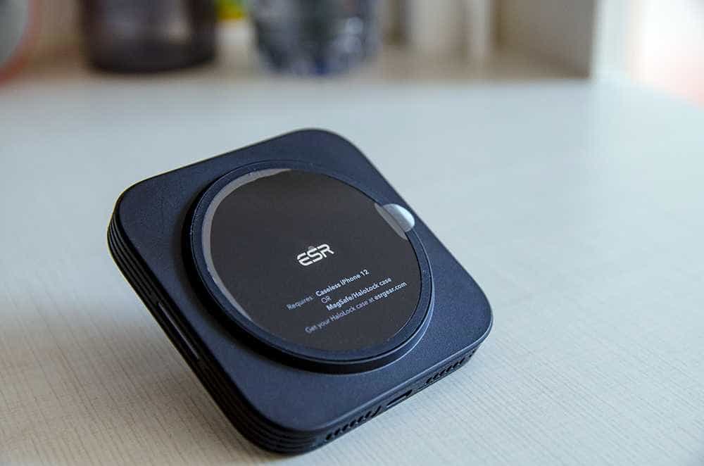 单手取放，一放即充，亿色车载磁吸无线充电器开启充电新方式