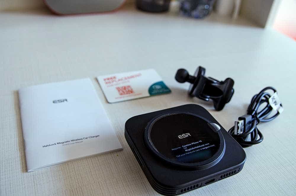 单手取放，一放即充，亿色车载磁吸无线充电器开启充电新方式