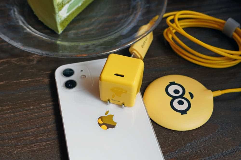 小黄人大眼萌,努比亚小黄人Magsafe无线磁吸快充套装开箱