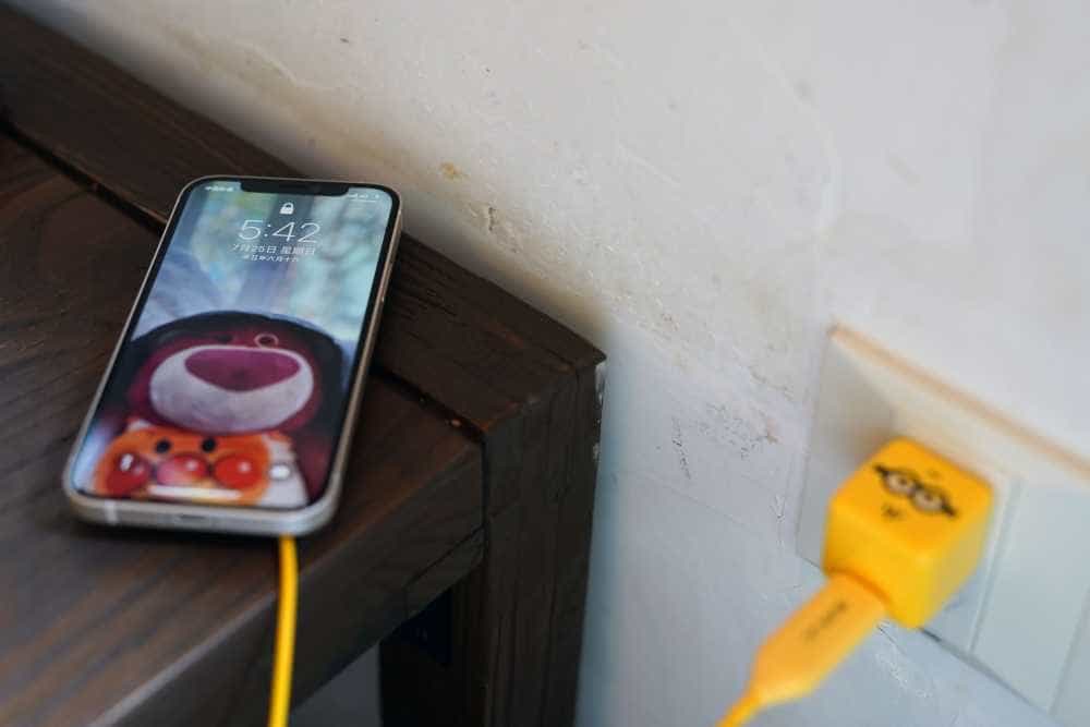 小黄人大眼萌,努比亚小黄人Magsafe无线磁吸快充套装开箱