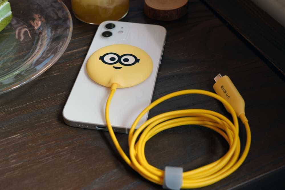 小黄人大眼萌,努比亚小黄人Magsafe无线磁吸快充套装开箱