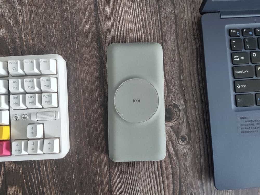 大功率超级快充 磁吸无线充电宝 从此告别电量恐慌