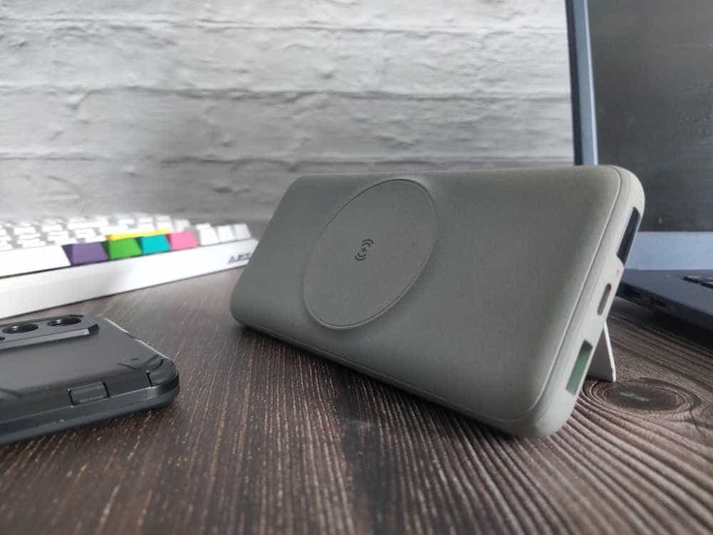 大功率超级快充 磁吸无线充电宝 从此告别电量恐慌