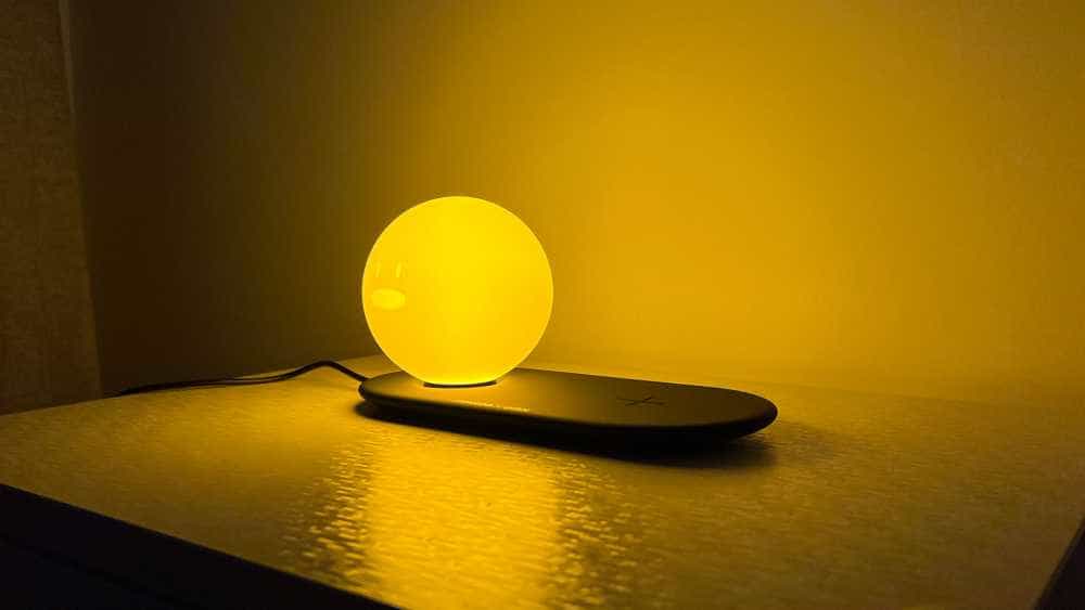 华硕a豆怪无线充电夜灯奇鹅版：IP联名设计 照明充电两不误