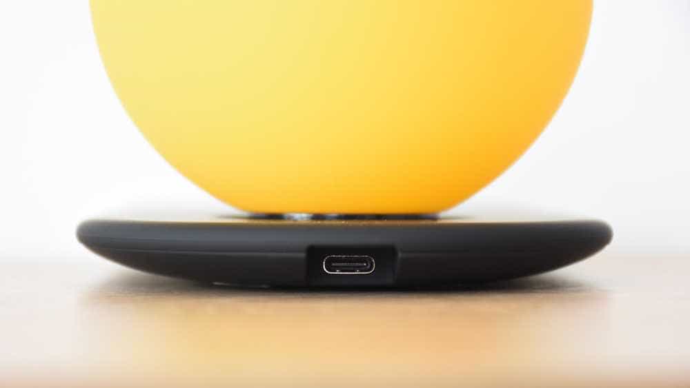 华硕a豆怪无线充电夜灯奇鹅版：IP联名设计 照明充电两不误