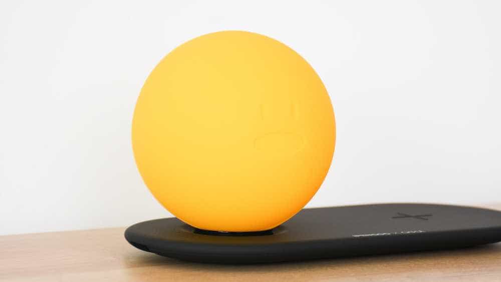 华硕a豆怪无线充电夜灯奇鹅版：IP联名设计 照明充电两不误