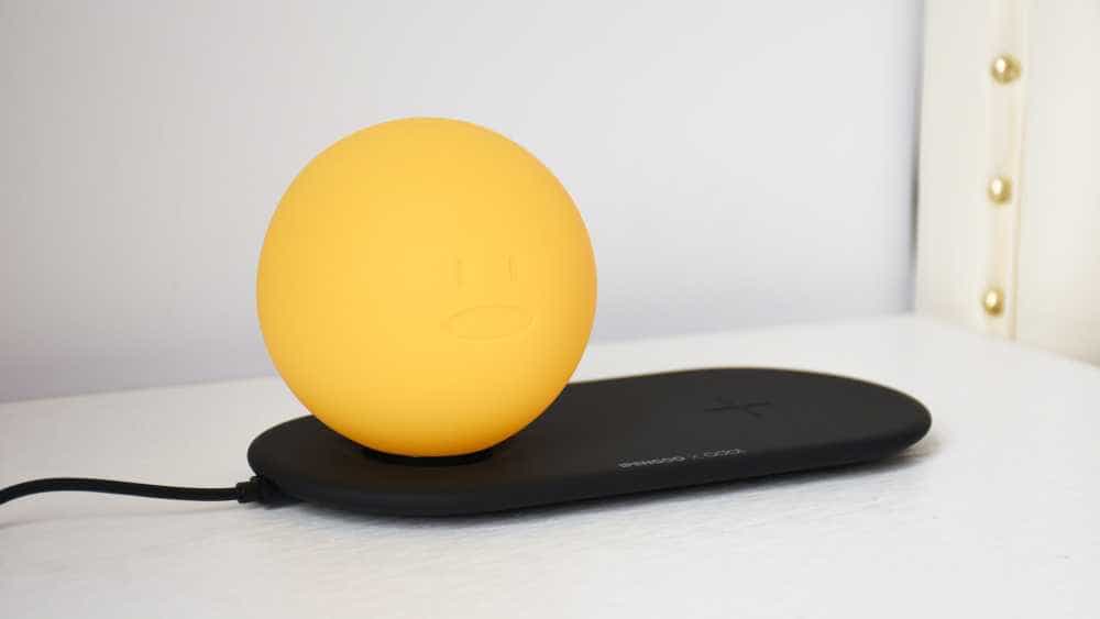 华硕a豆怪无线充电夜灯奇鹅版：IP联名设计 照明充电两不误