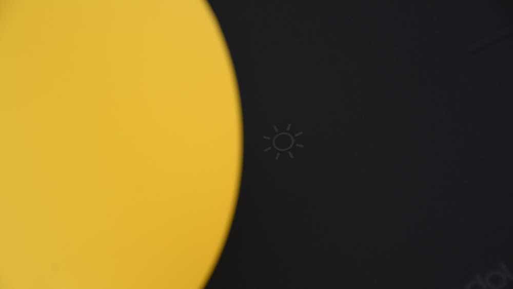 华硕a豆怪无线充电夜灯奇鹅版：IP联名设计 照明充电两不误