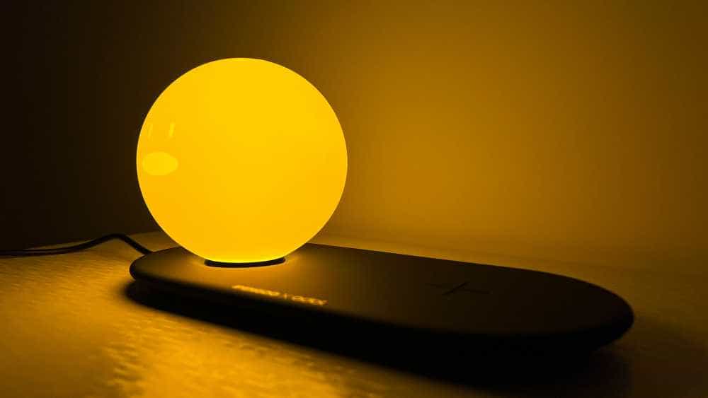 华硕a豆怪无线充电夜灯奇鹅版：IP联名设计 照明充电两不误