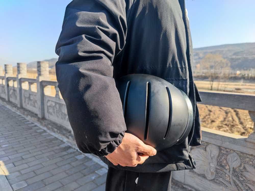 Helmetphone智能头盔：摔倒报警、SOS自动求救