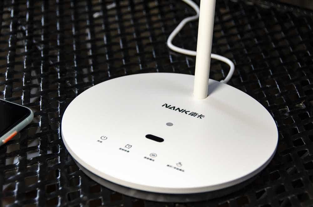 PE自适应智能调光，还原太阳光照体验，南卡护眼台灯L1