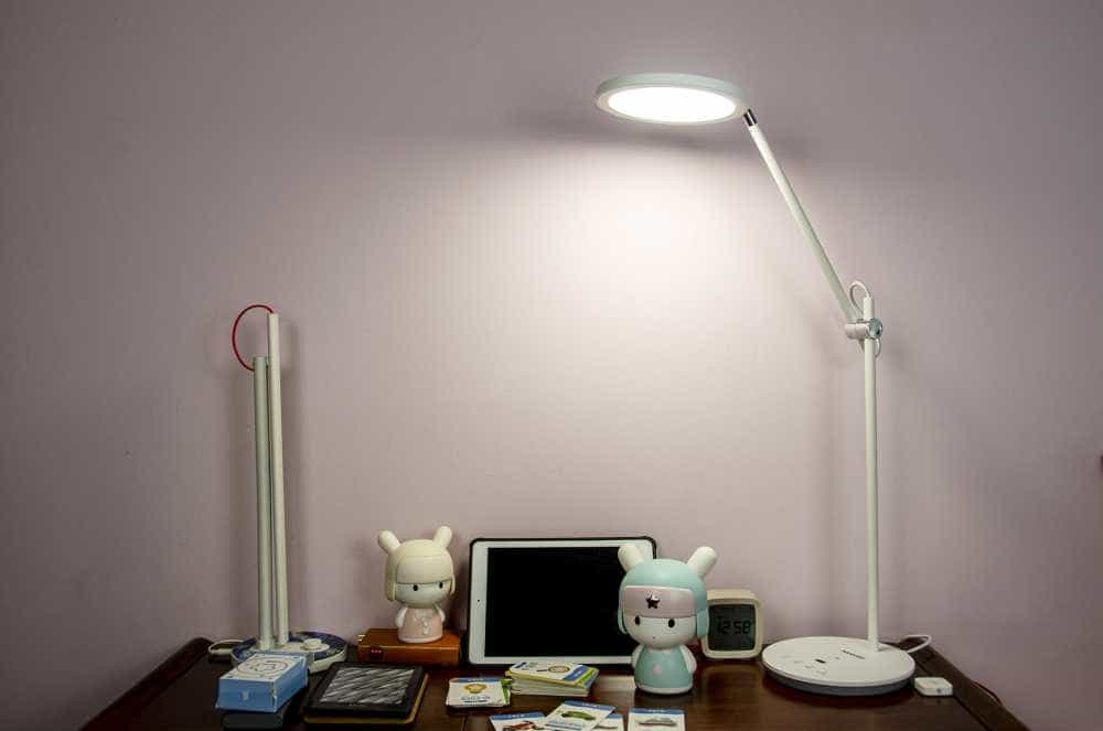 PE自适应智能调光，还原太阳光照体验，南卡护眼台灯L1