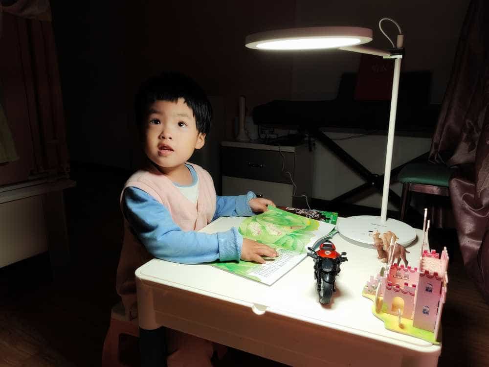 手势控制，无极调光，南卡护眼台灯L1颠覆了我对护眼灯的认知