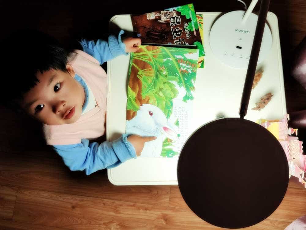 手势控制，无极调光，南卡护眼台灯L1颠覆了我对护眼灯的认知