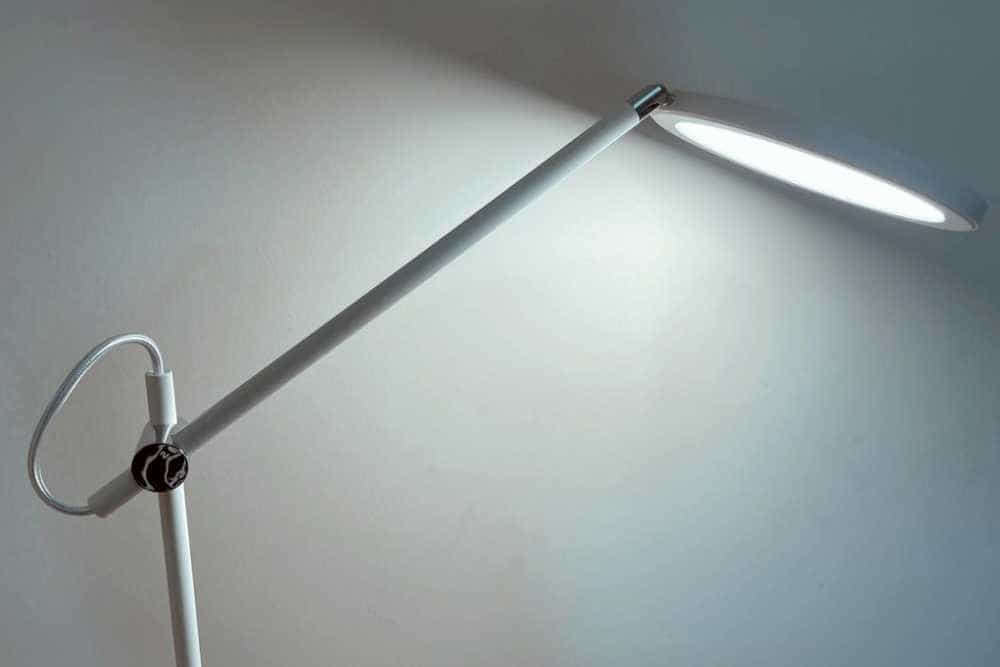 南卡护眼台灯L1:智能调光更护眼