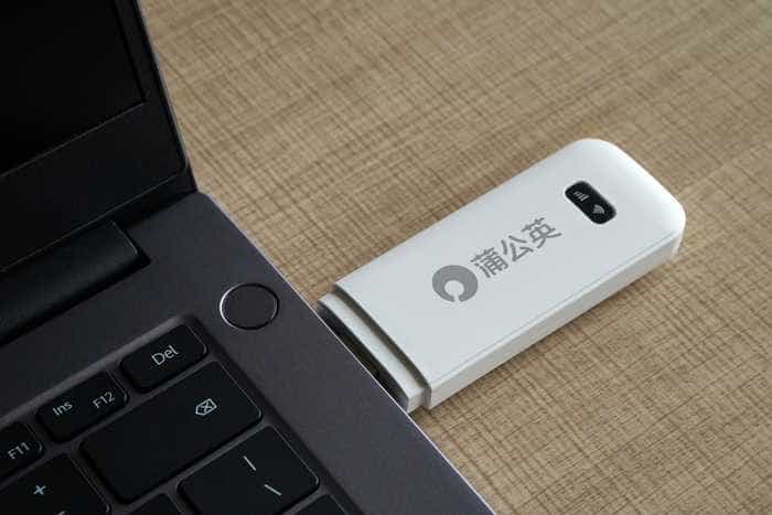 蒲公英X4U随身WiFi：无线网络随行、1G一分钱，限时加送3000GB！