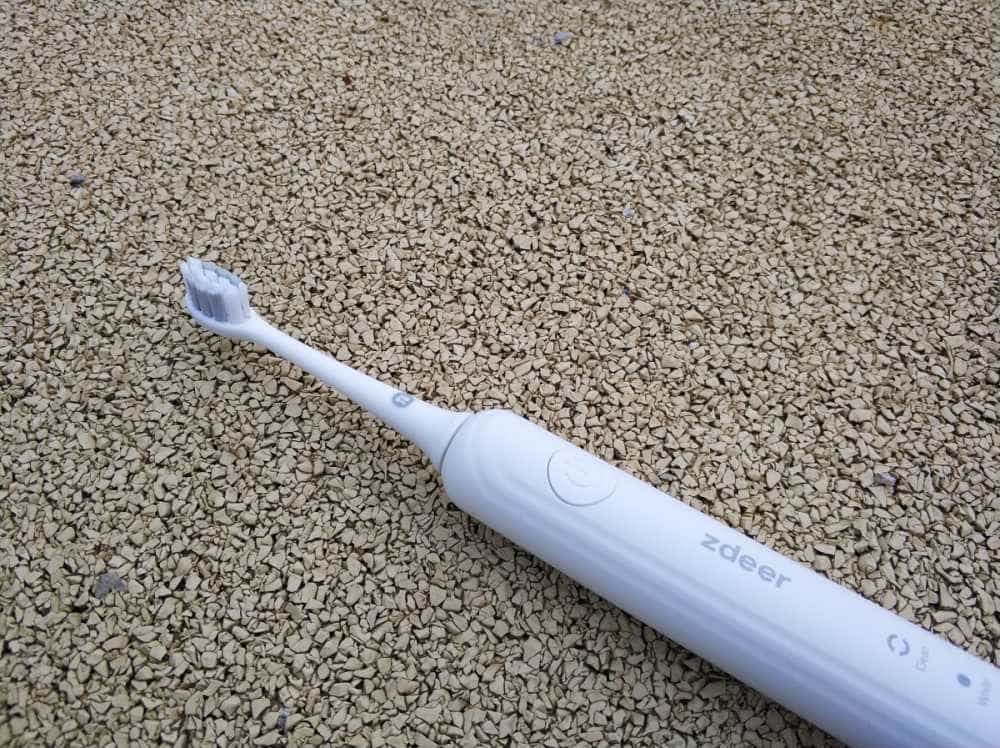 舒适洁牙让口气清新，左点声波电动牙刷体验