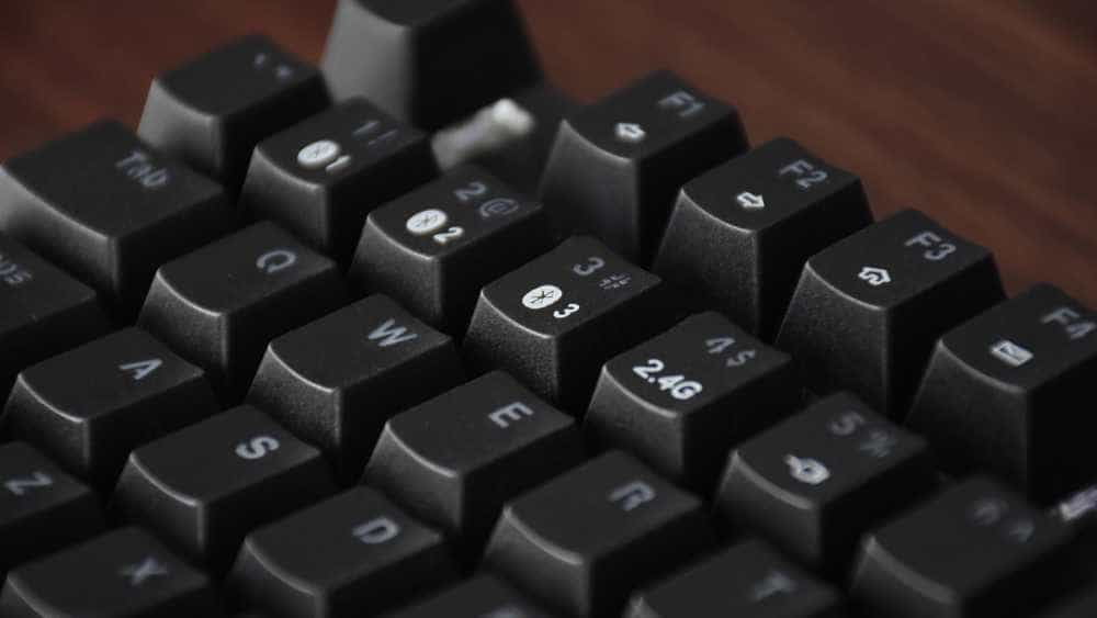 雷柏V500 Pro 87键：自研轴体加持，绚丽灯效点缀