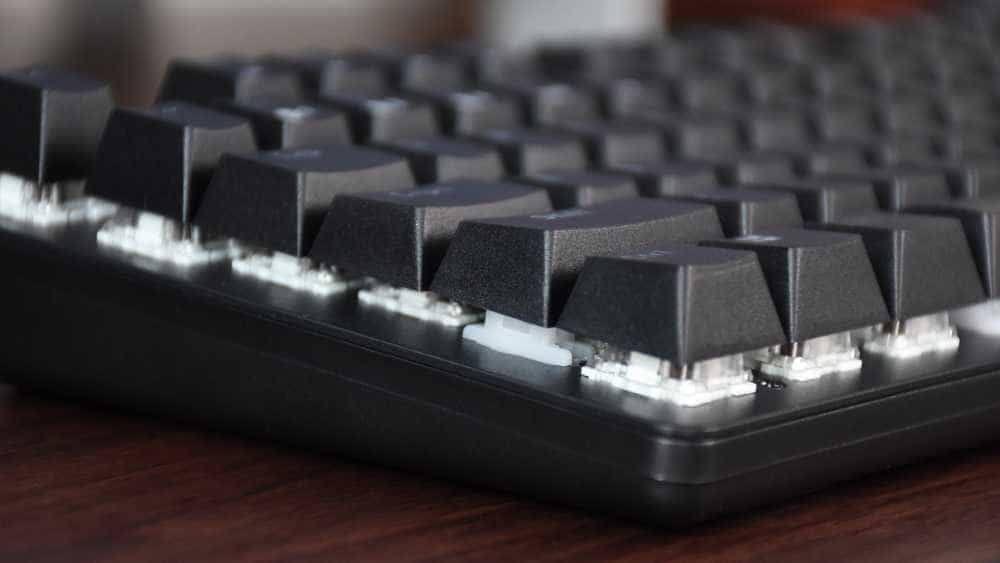 雷柏V500 Pro 87键：自研轴体加持，绚丽灯效点缀