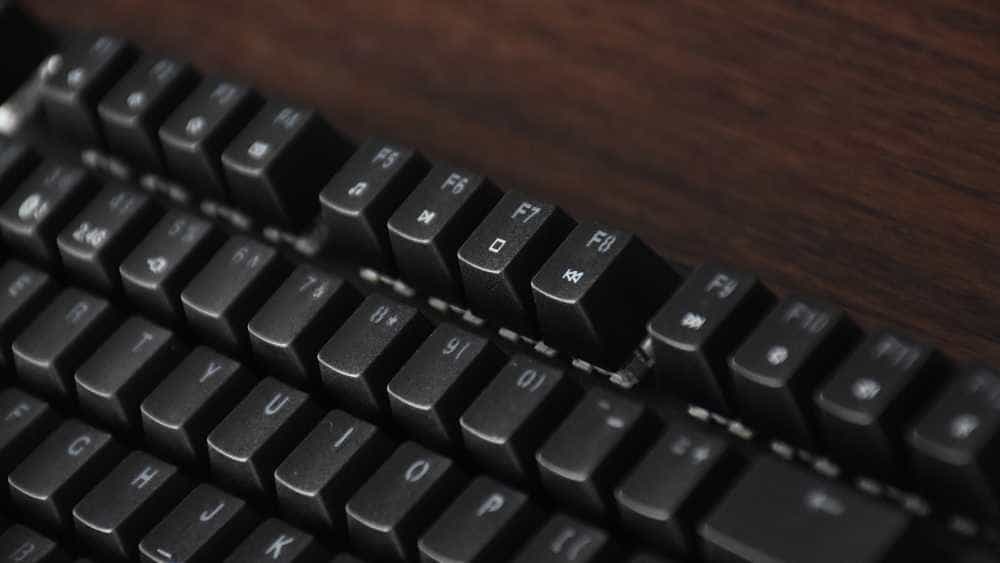 雷柏V500 Pro 87键：自研轴体加持，绚丽灯效点缀