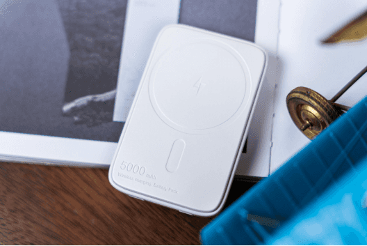 迷你轻巧,沃品(WOPOW)PD20瓦磁吸充电宝