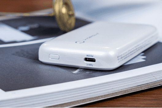 迷你轻巧,沃品(WOPOW)PD20瓦磁吸充电宝