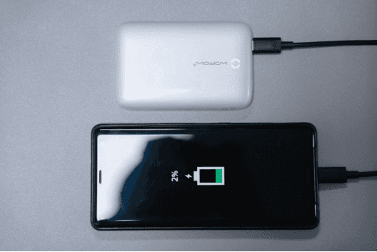 迷你轻巧,沃品(WOPOW)PD20瓦磁吸充电宝