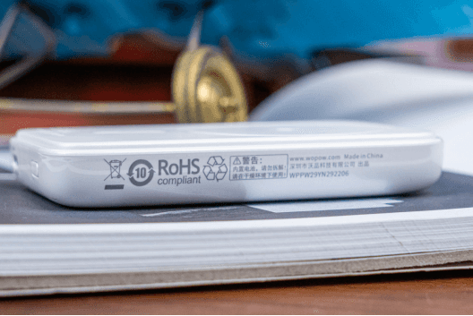 迷你轻巧,沃品(WOPOW)PD20瓦磁吸充电宝