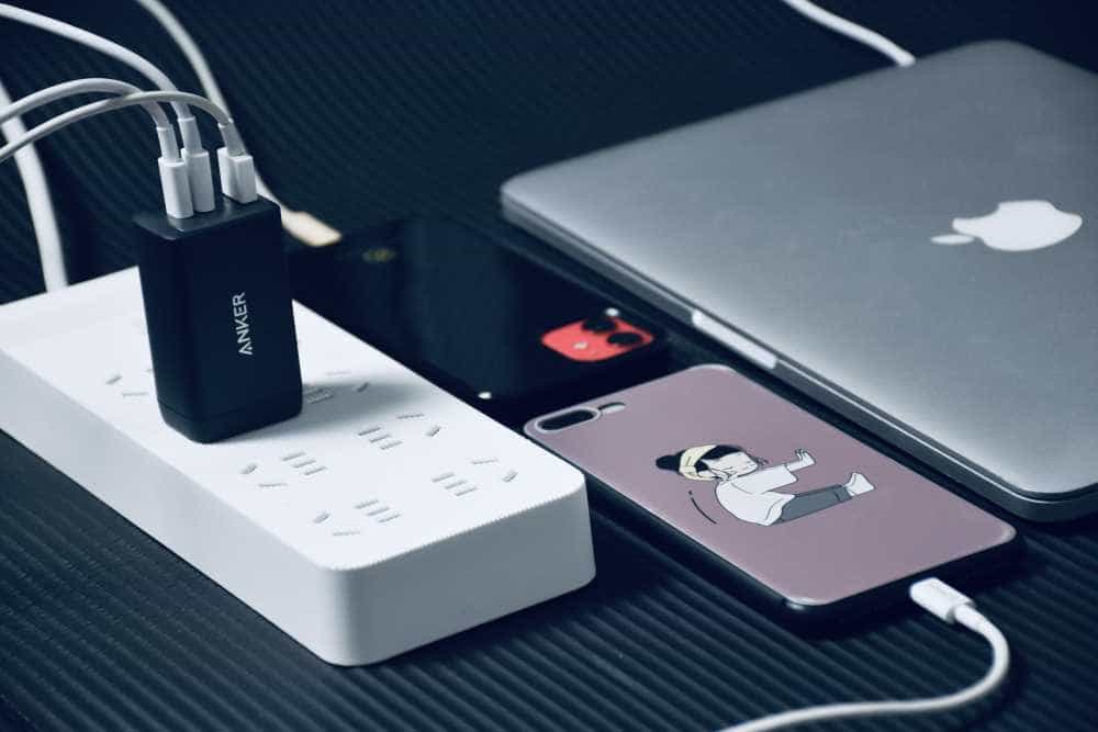 苹果三件套同时充电,一个它轻松搞定,体积仅有原装的一半