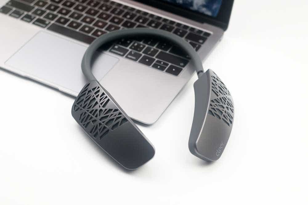 打开Cleer HALO无线颈戴音箱，就想得到有设计感还得体的它