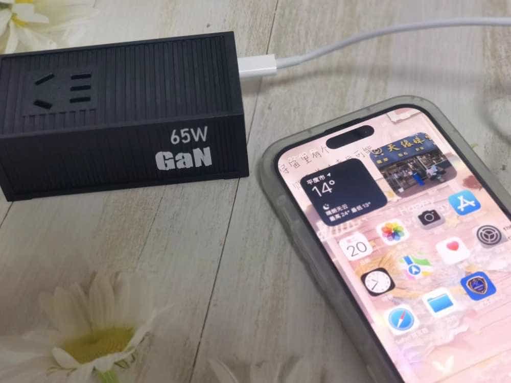 UIBI柚比65W氮化镓多功能桌面充电器,轻松告别桌面混乱!