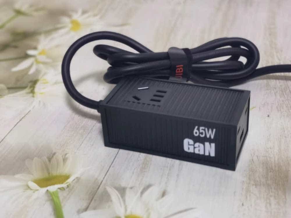 UIBI柚比65W氮化镓多功能桌面充电器,轻松告别桌面混乱!