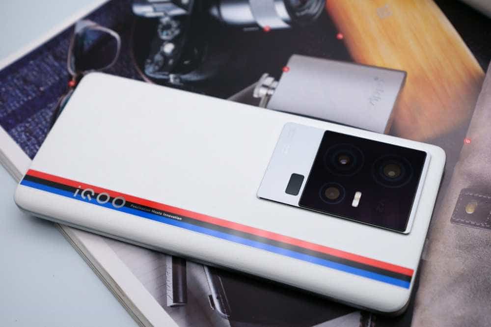 iQOO 11传奇版图赏：“速度美学”的完美展现