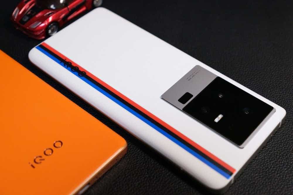 iQOO 11传奇版图赏：“速度美学”的完美展现