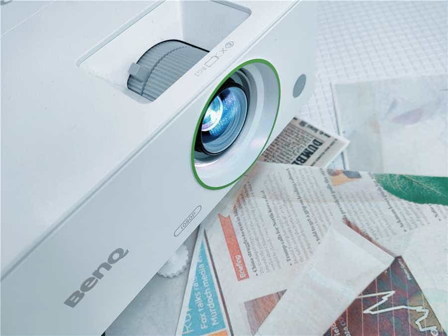 无线空鼠双WIFI，满足家用更胜任行业之用！这台投影仪很值得肯定