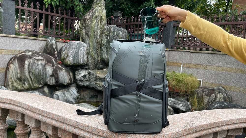 简约舒适人性化，我的通勤伴侣超能装-光影行星『纪元』双肩背包使用体验分享