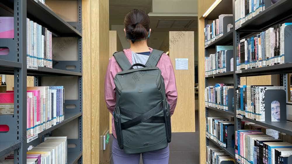 简约舒适人性化，我的通勤伴侣超能装-光影行星『纪元』双肩背包使用体验分享