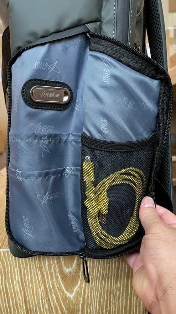 简约舒适人性化，我的通勤伴侣超能装-光影行星『纪元』双肩背包使用体验分享