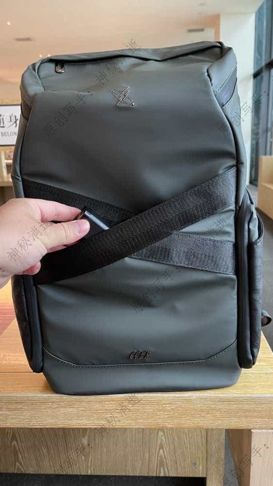 简约舒适人性化，我的通勤伴侣超能装-光影行星『纪元』双肩背包使用体验分享