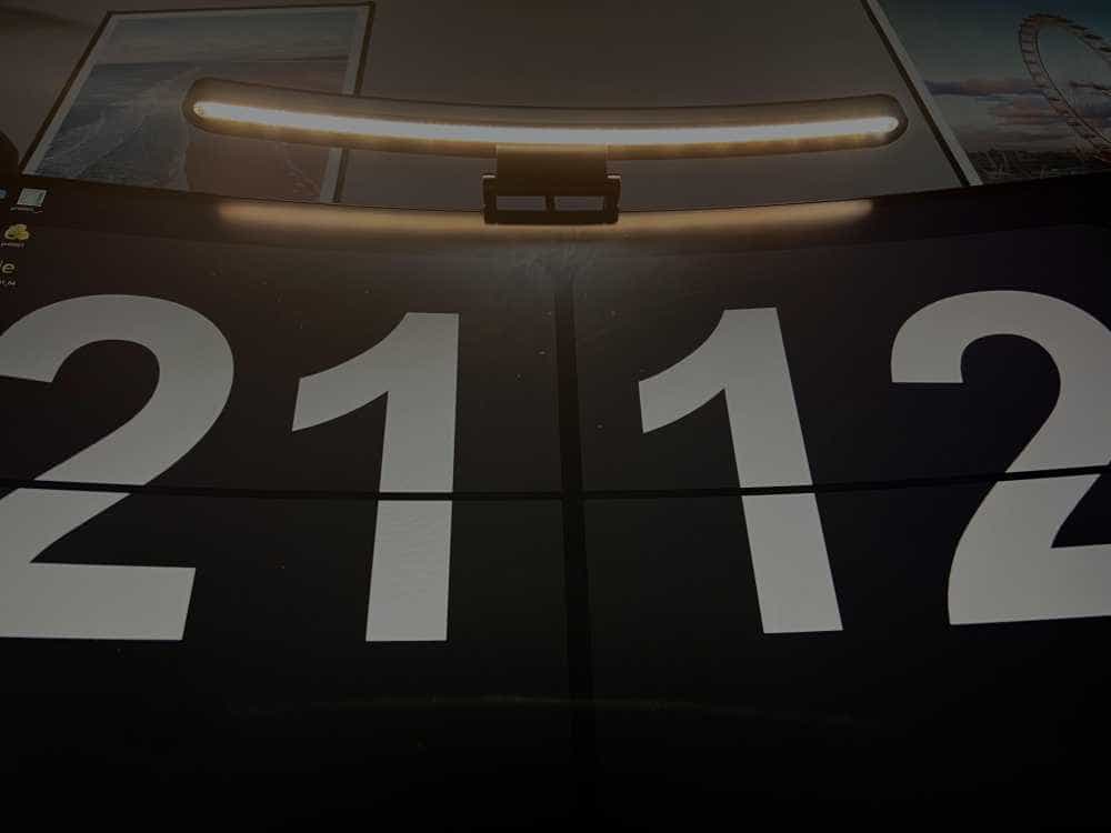 桌搭必备！这款不挑屏幕，性价比不错的曲面屏幕挂灯！