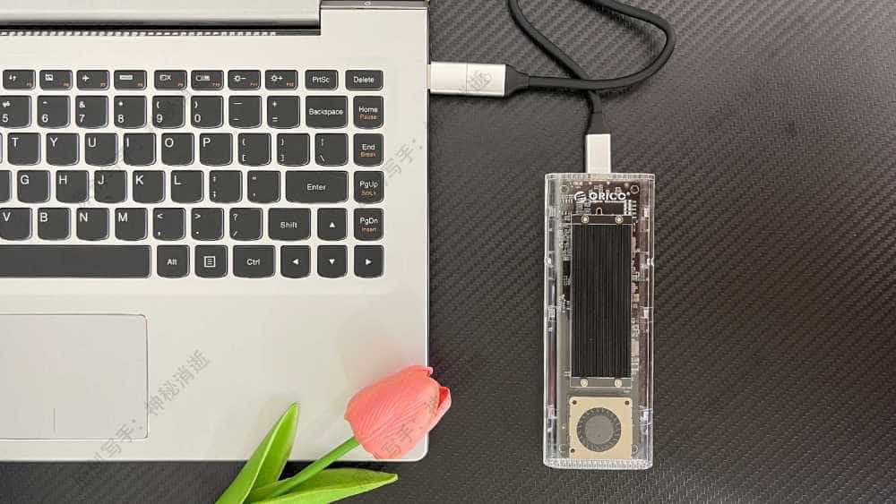 极致冷静的移动存储DIY解决方案-奥睿科J-20PCIe4.0固态硬盘1TB+TCM2-U4透明40Gbps硬盘盒