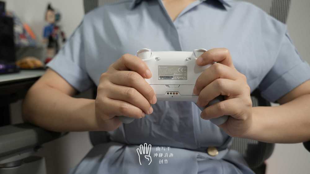 外观革新进化，只为舒适手感的游戏利器-盖世小鸡超新星游戏手柄