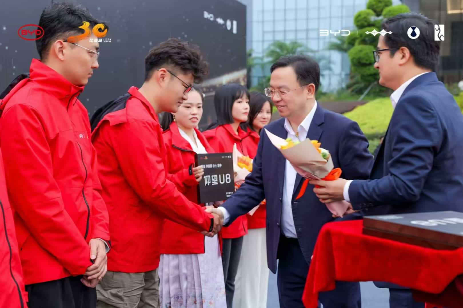 比亚迪30周年庆典,90位锦鲤喜提新车