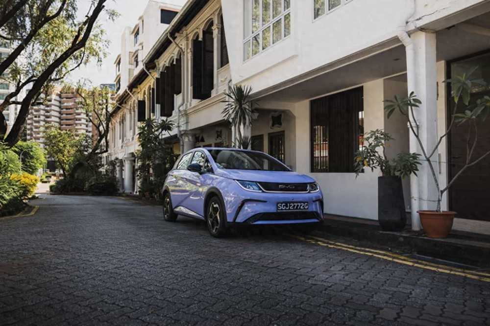 比亚迪新加坡登顶，中国新能源汽车再下一城，开启全新里程碑