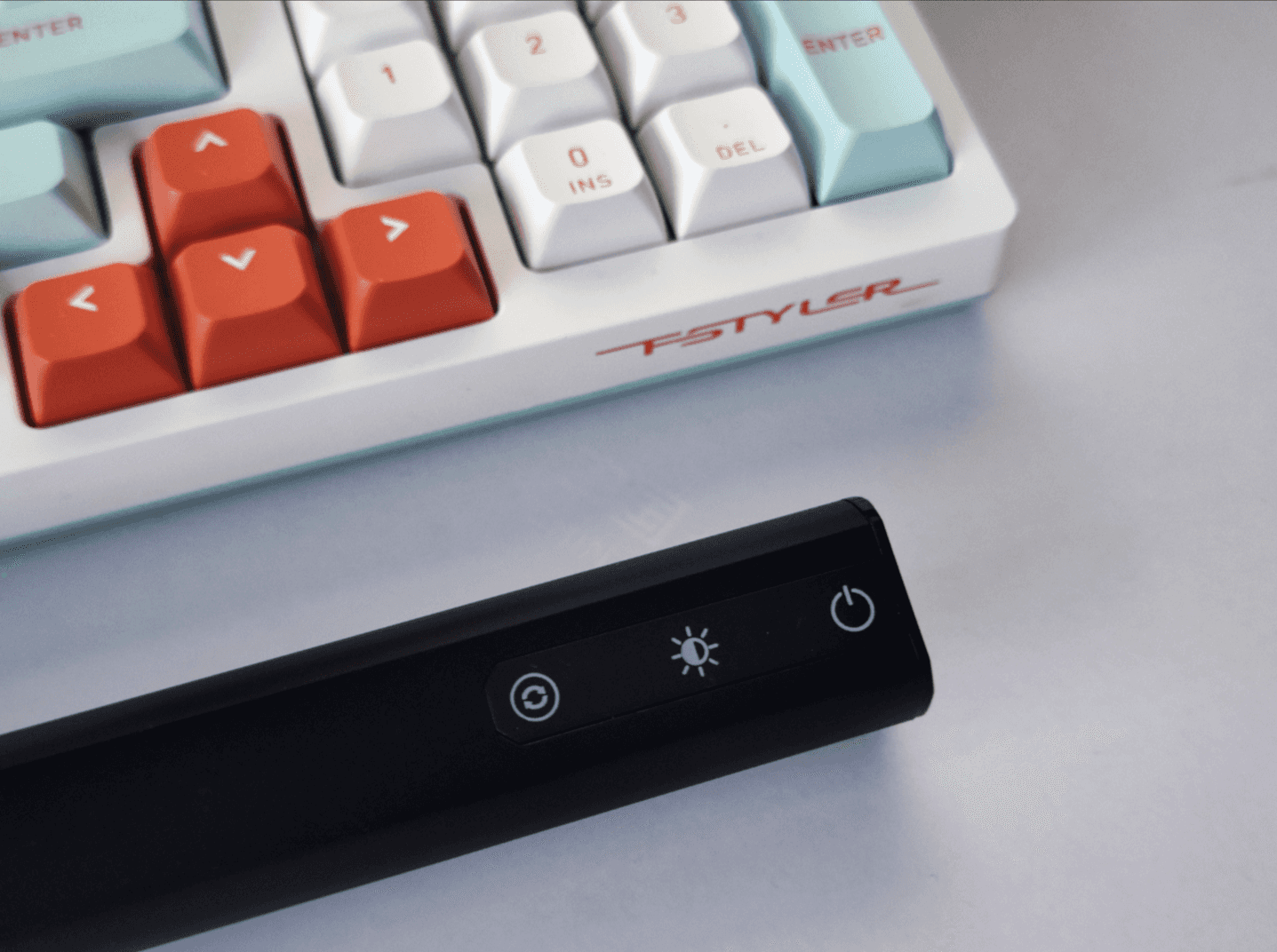 为你的书桌添一盏灯，书客SKR1屏幕挂灯