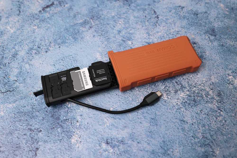 摄影师的秘密武器，科漫E10不仅能装卡，还能随时读取数据