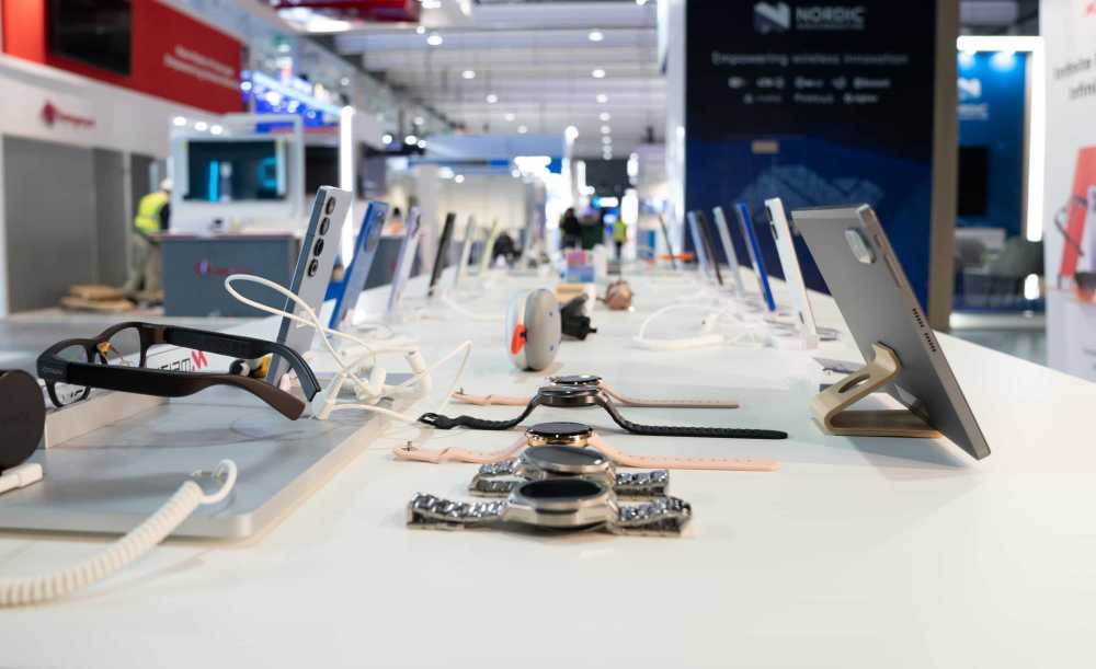 亮相MWC 2025，星纪魅族AI全生态产品闪耀海外