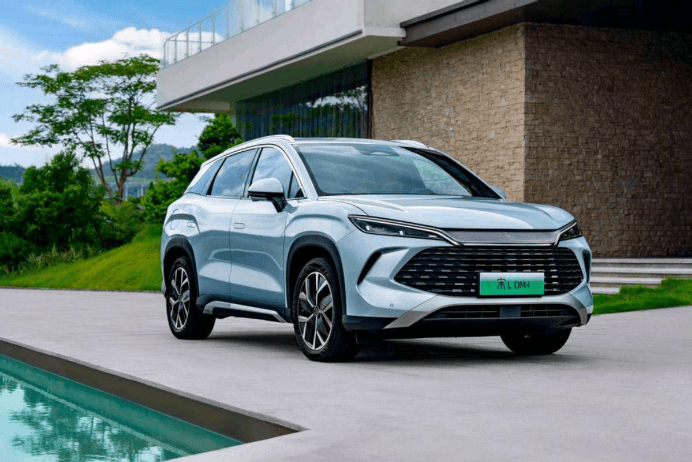 比亚迪2月销量破32万辆，再次成为中国市场销冠，背后有何秘密？