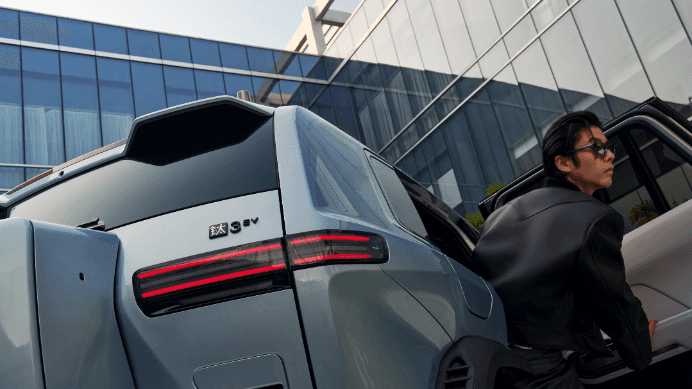 13.98万起，科技潮流出行新体验！ 凭什么是方程豹钛3？